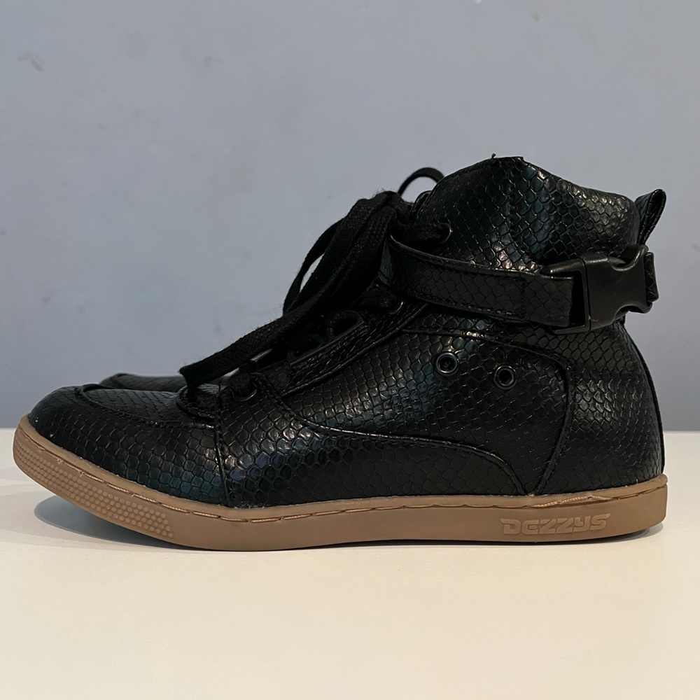 DEZZYS FOOTWEAR SNAKE SKIN BLOUNT BLACK YOUTH SIZE 2